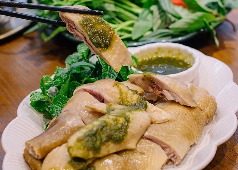 Gà lạnh tắm sốt thảo dược Bếp Thái Koh Yam