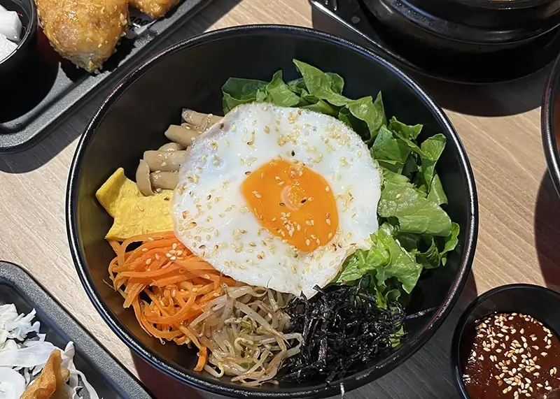 Bibimbap đầy đủ dinh dưỡng và hương vị