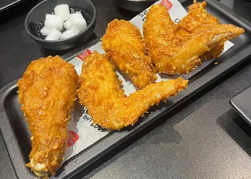 Gà Sốt Tỏi Giòn Tại Bonchon Vạn Hạnh Mall