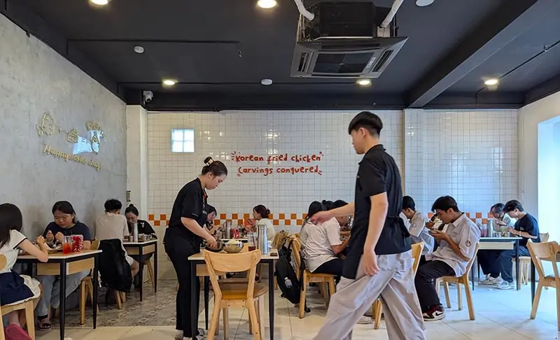 Không Gian và Tiện Ích