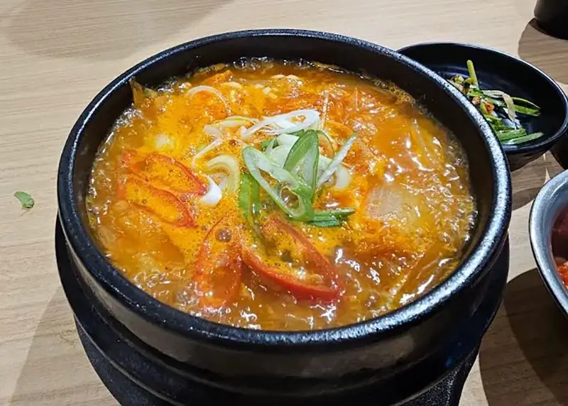 Canh kim chi có vị ngọt thanh