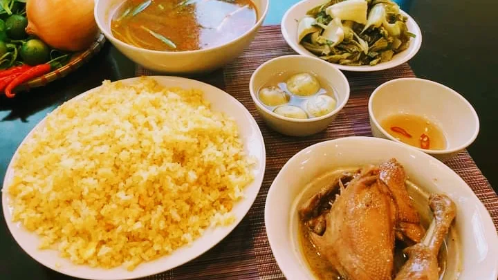 quan-com-ga-ngon-ha-noi-1