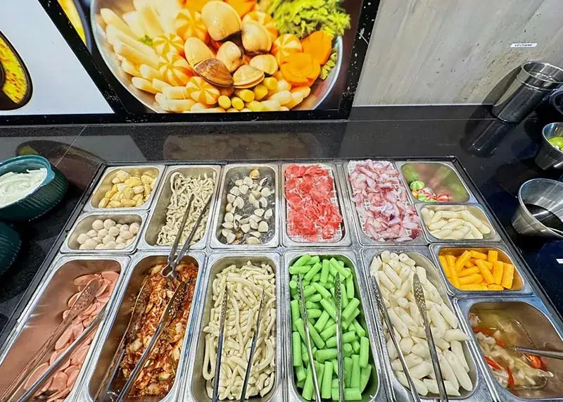 Tokbokki Tự Chọn Với Hơn 30 Topping