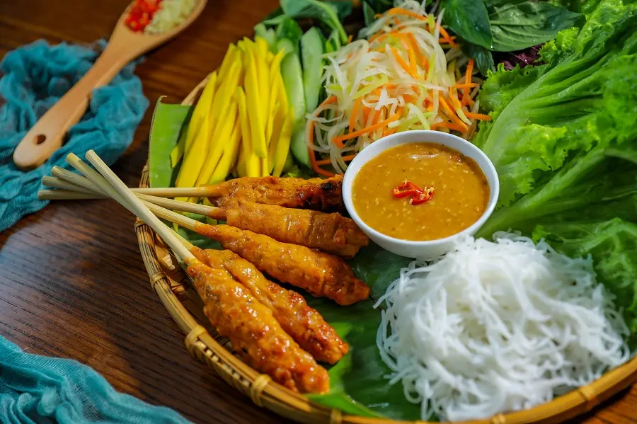 banh-trang-cuon-thit-heo-hoang-beo-kim-nguu-3