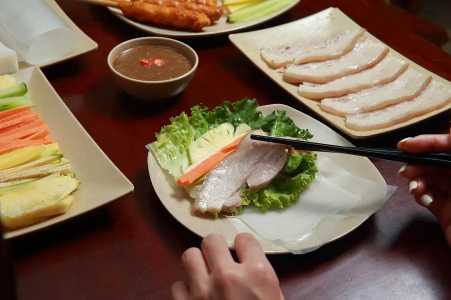 banh-trang-cuon-thit-heo-hoang-beo-kim-nguu-5