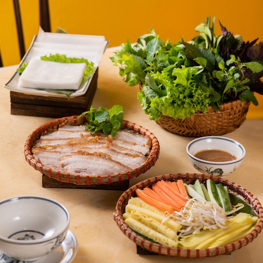 banh-trang-cuon-thit-heo-long-bien-1