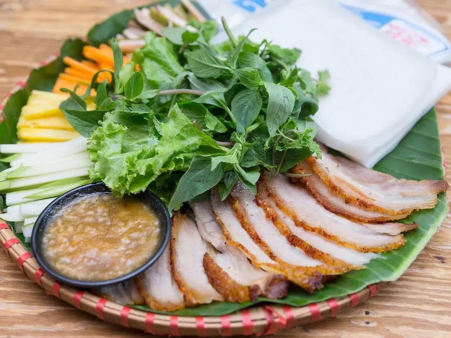 banh-trang-cuon-thit-heo-van-beo-tran-quoc-hoan 2