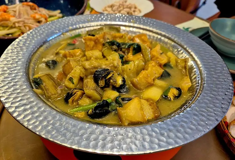 Ốc om chuối đậu