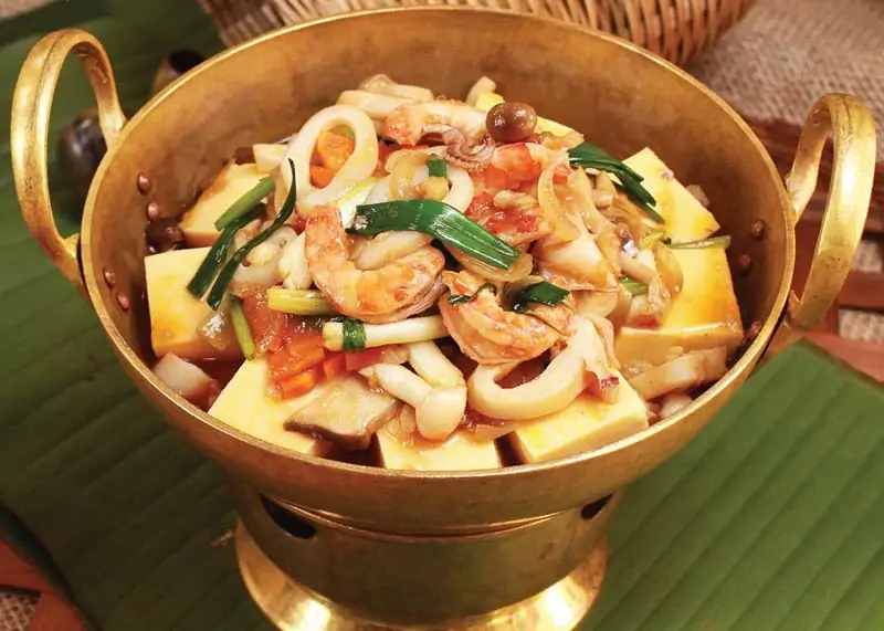 Đậu hũ non hải sản sốt nấm