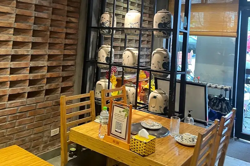 Không gian tại bánh tráng Phú Cường Yết Kiêu