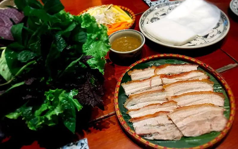 Bánh tráng cuốn thịt heo quay
