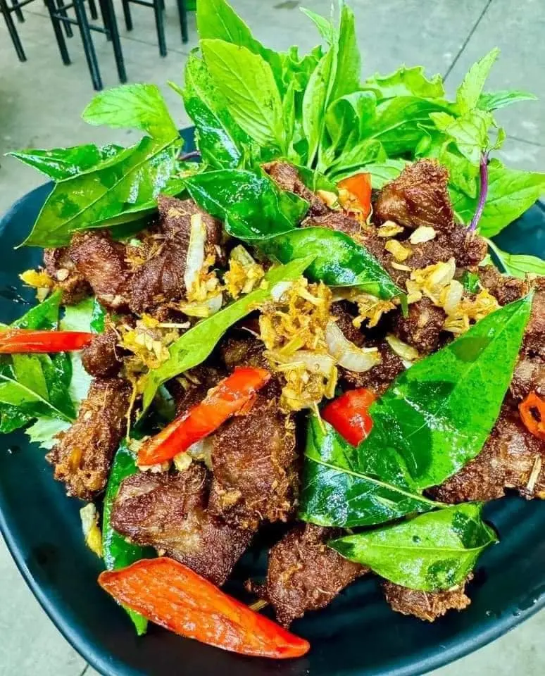 bia-hai-xom-truong-chinh 5