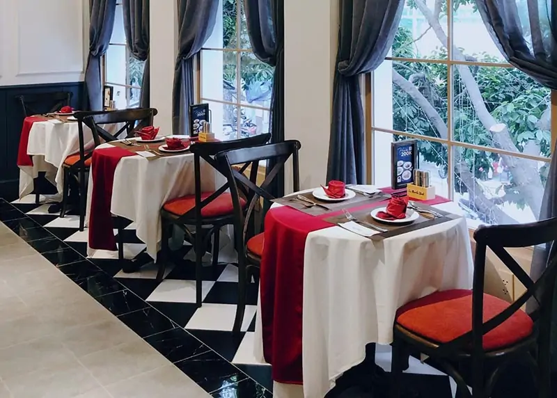 Không gian Le Monde Steak Cao Thắng