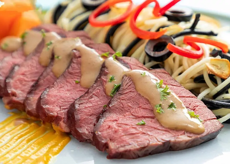 Mỳ Ý & Steak Bò Sốt Kem Nấm
