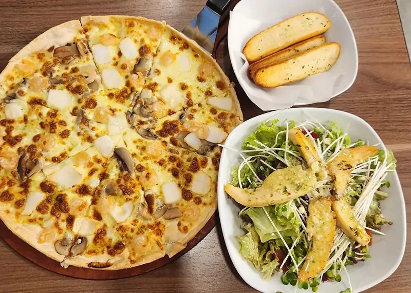 Pizza hải sản đế phô mai