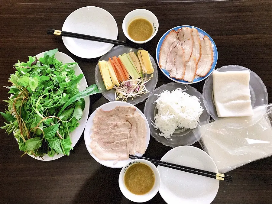 quan-banh-trang-cuon-thit-heo-ha-noi 2