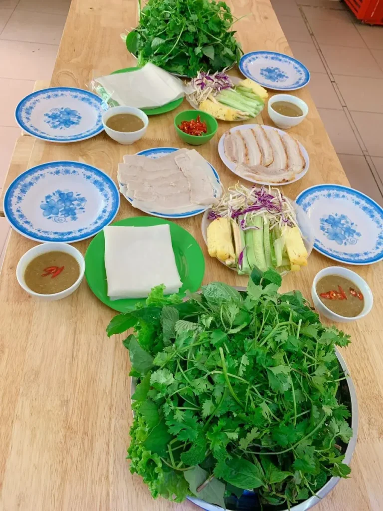quan-banh-trang-cuon-thit-heo-ha-noi 7