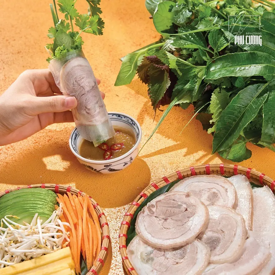 quan-banh-trang-cuon-thit-heo-ha-noi 9