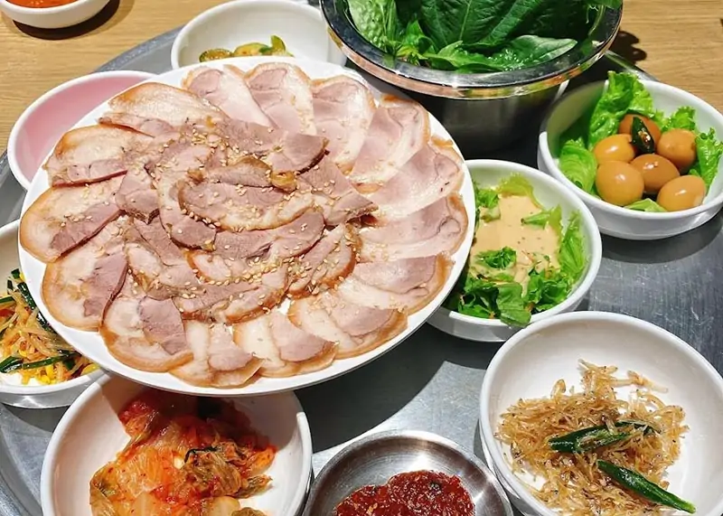 Cuốn chân giò: Tinh hoa ẩm thực cung đình
