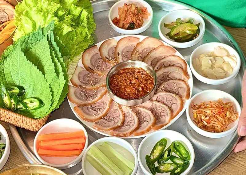 Món cuốn Hàn Quốc tại Ssamjang Linh Đàm