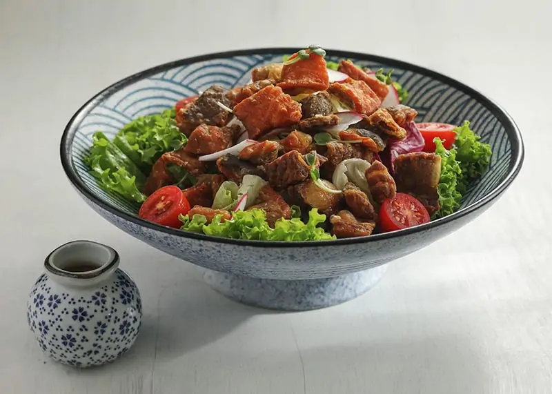 Salad da cá hồi chiên giòn