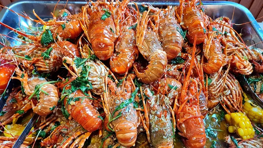 buffet-hai-san-binh-tan 1