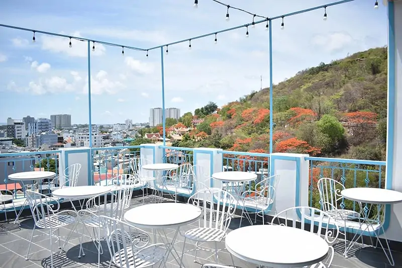 Rooftop Cafe & Beer