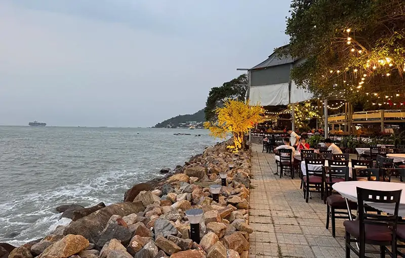Không gian tại Gành Hào