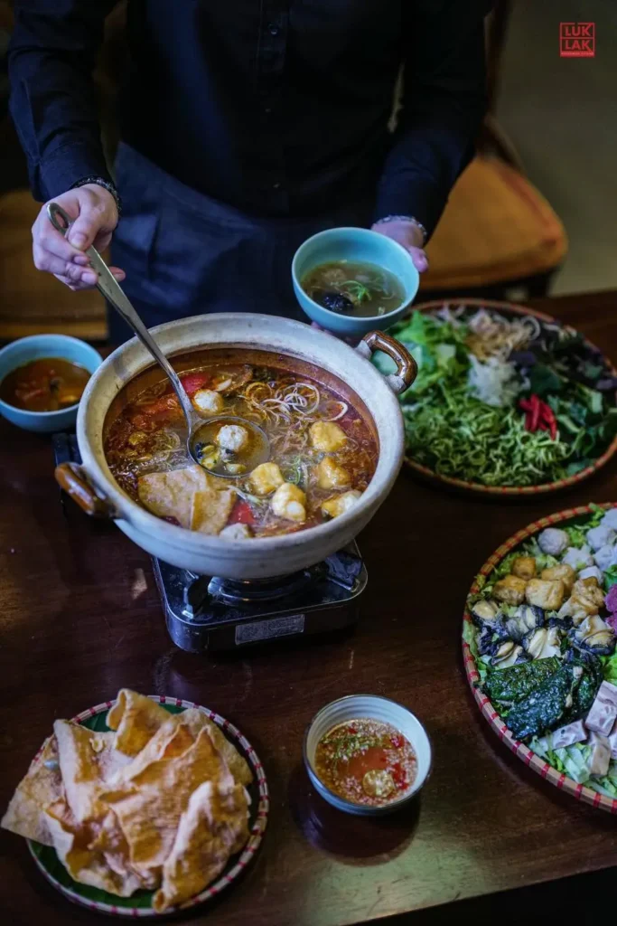 quan-an-ngon-pho-co 4