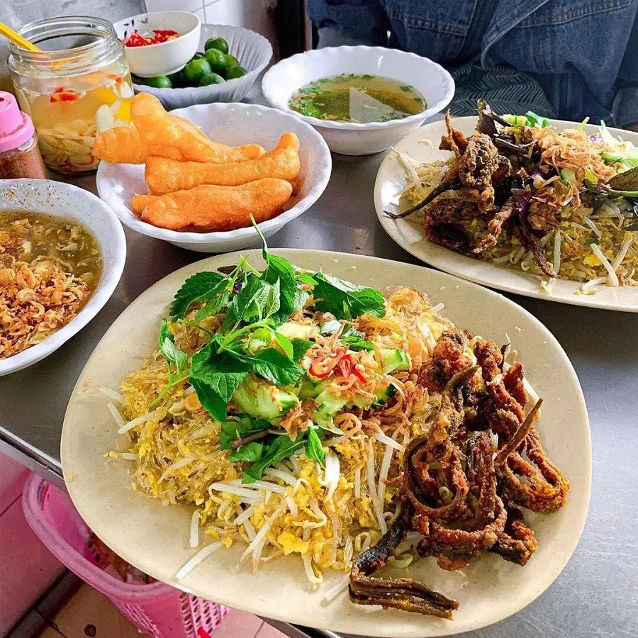 quan-an-ngon-pho-co 7