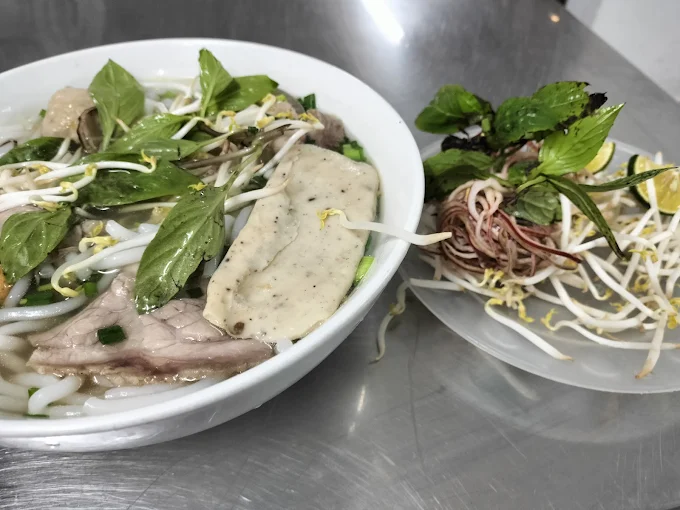 quan-an-sang-ho-tay 4