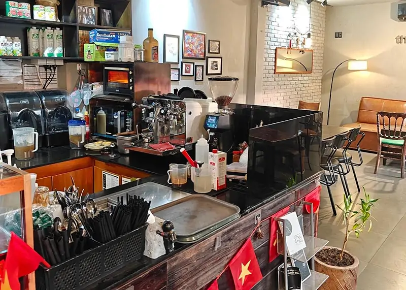 Không gian tại The Station Coffee được thiết kế theo phong cách retro hoài cổ