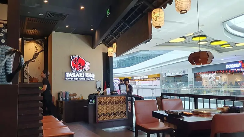 không gian tại Tasaki Vạn Hạnh Mall