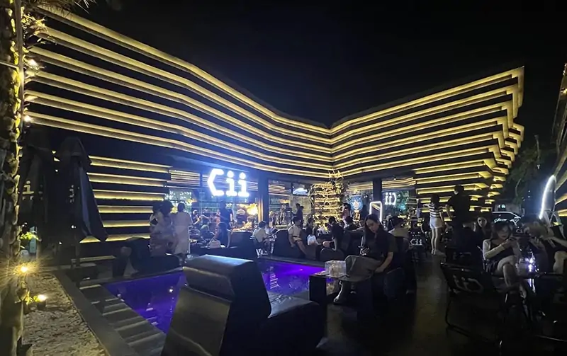 Không gian và tiện ích