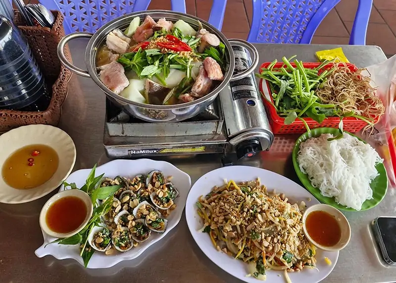 dịch vụ tại lẩu cá đuối bà Sáu
