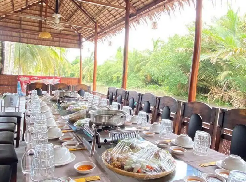 không gian tại Nhà hàng Gió Sông Bến Tre