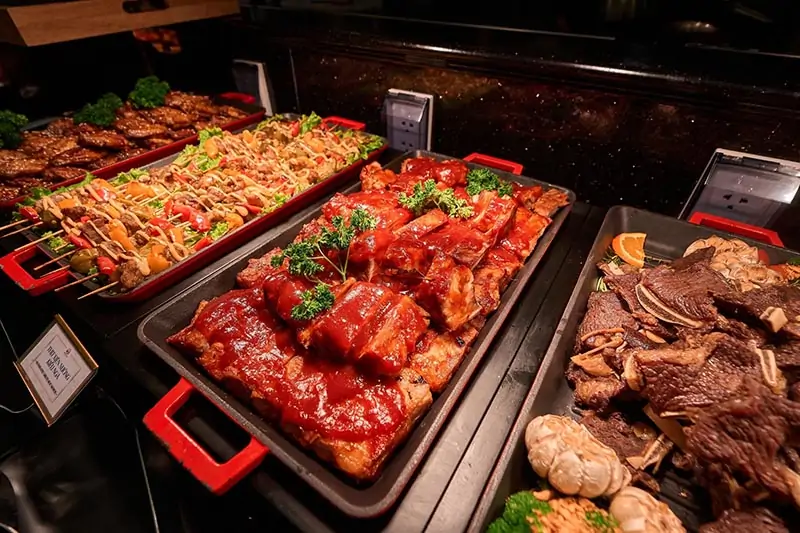 Quầy Nướng Quốc Tế & Món Nóng