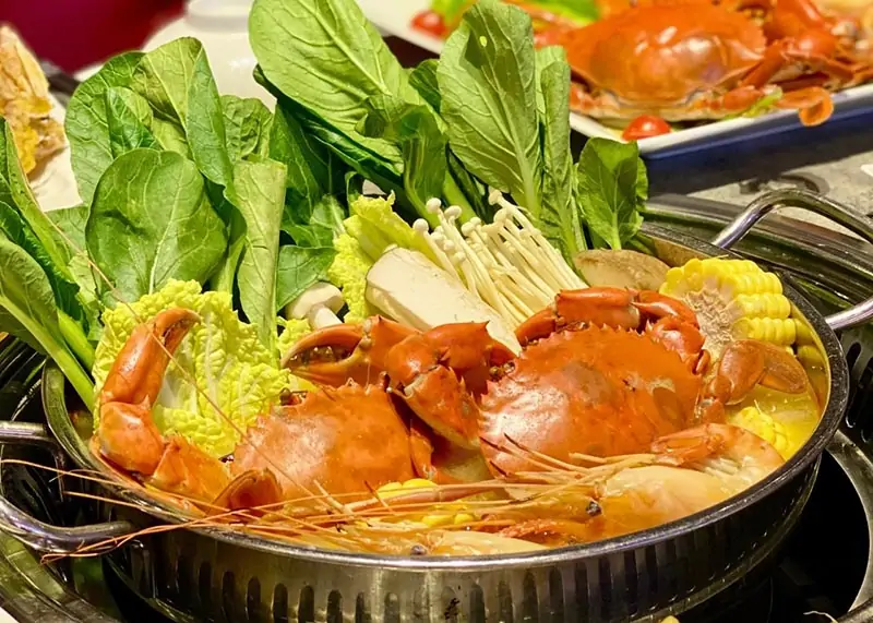 Quầy lẩu, nướng và món nóng quốc tế