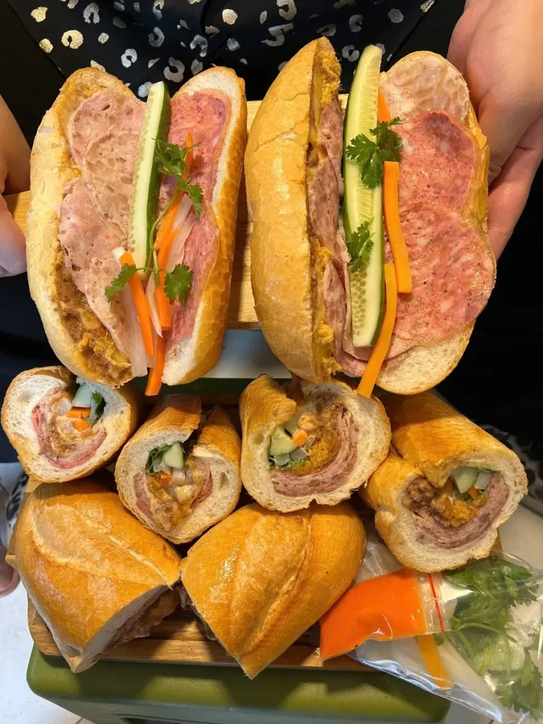 tiem banh mi gan day 8