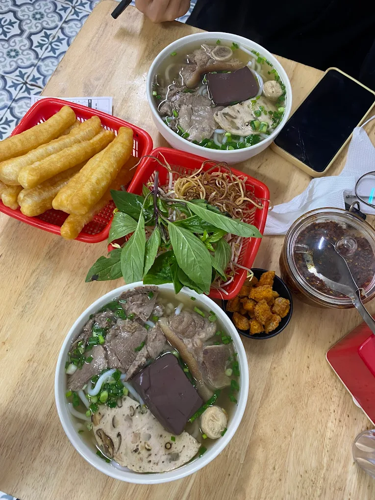 quan bun bo hue gan day 4