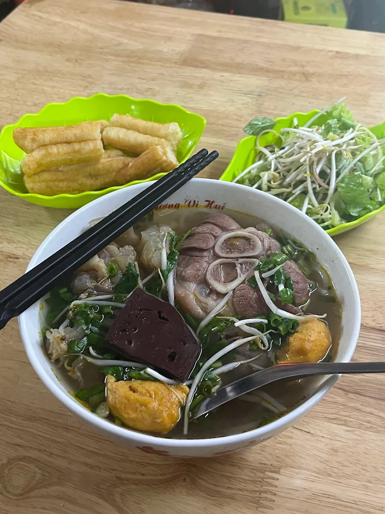 quan bun bo hue gan day 6