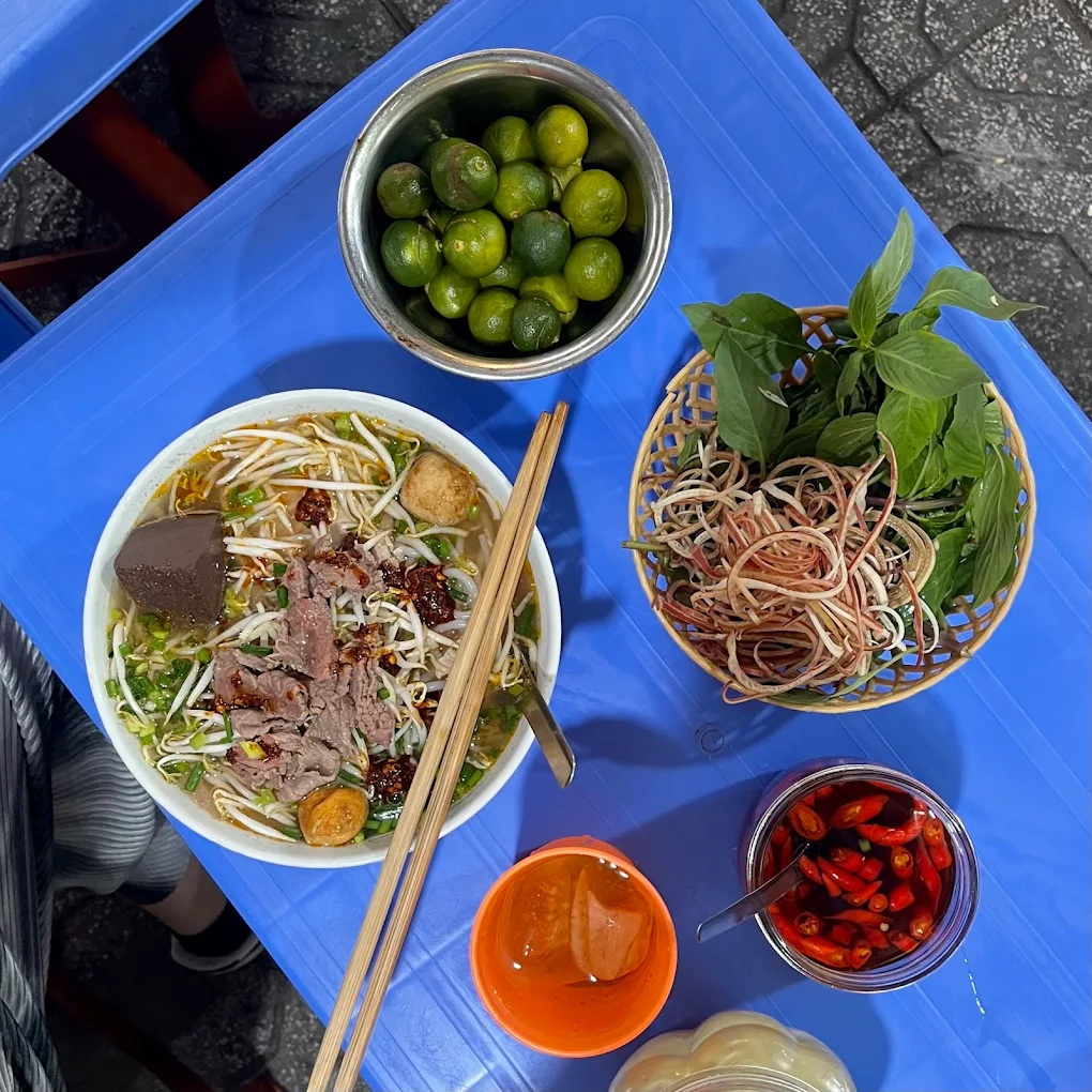 quan bun bo hue gan day 9