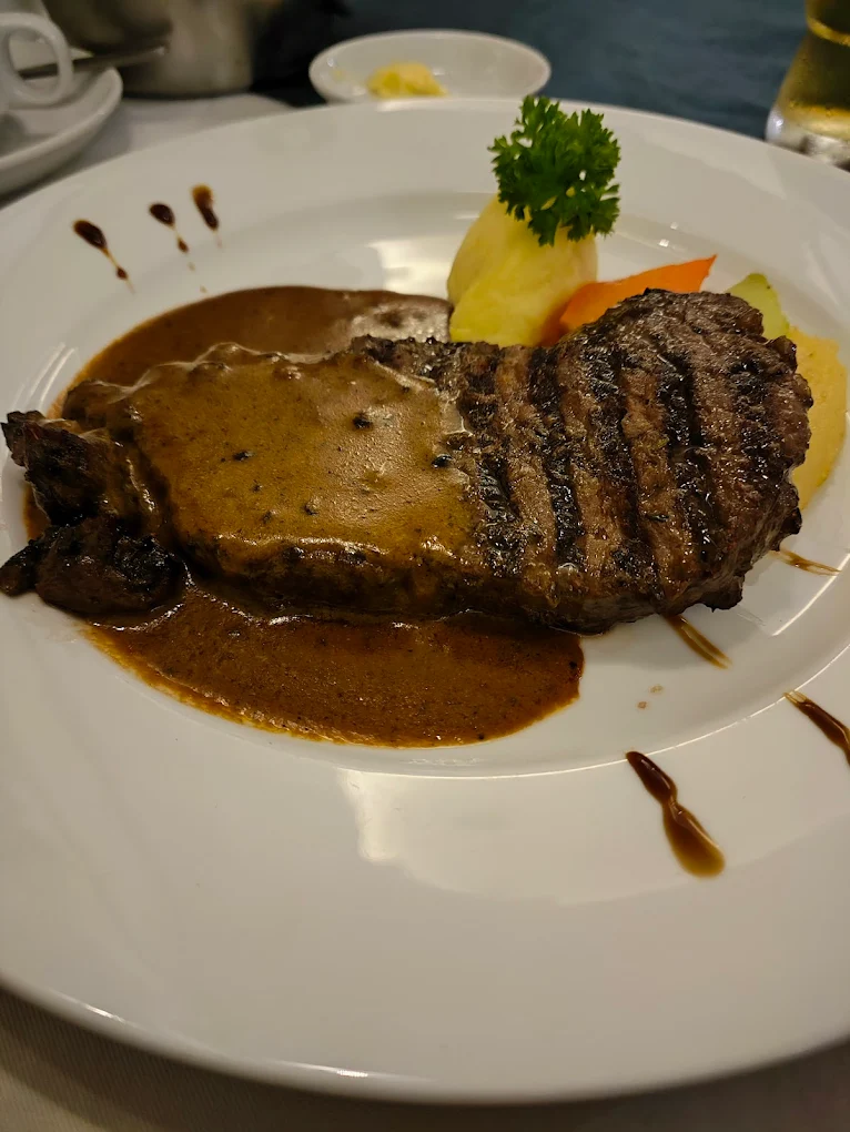 nha hang phap hai ba trung 2