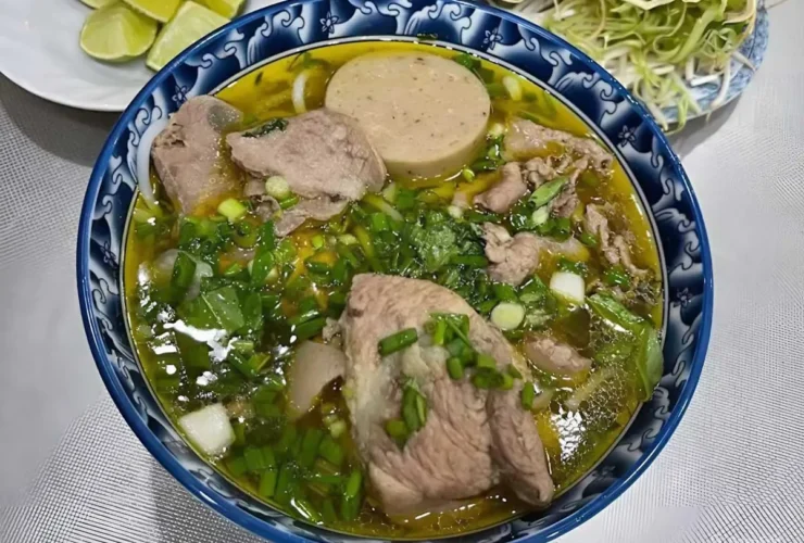 Quán bún bò Huế Bùi Thị Xuân