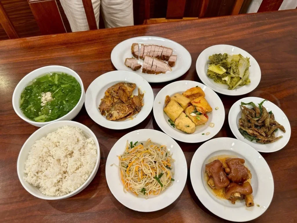 quan com binh dan ha noi 5