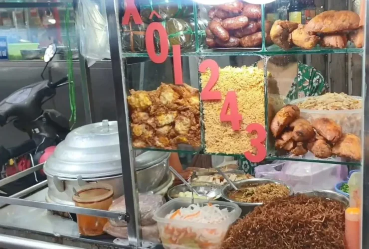 Xôi mặn & xôi gà 243 Tôn Đản