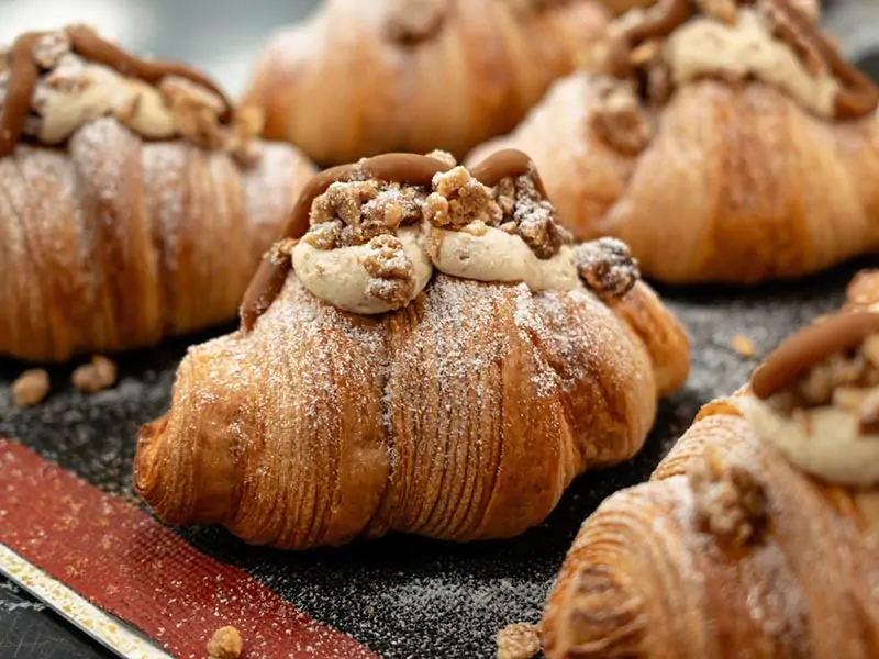 Bánh cuộn và bánh nướng truyền thống