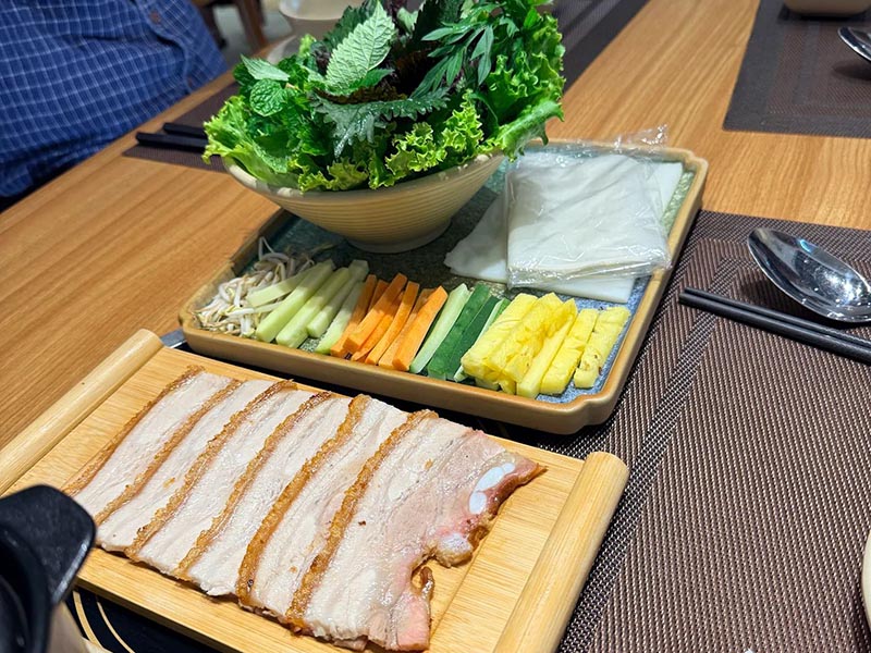 Bánh Tráng Thịt Heo Quay - Món Được Yêu Thích Nhất