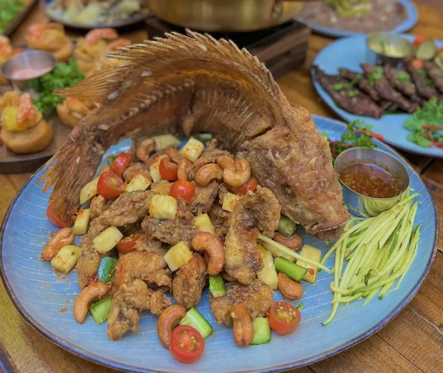 quan-nhau-tu-do-minh-khai-9