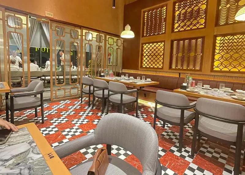 Không gian tại Bánh Tráng Phú Cường Lê Văn Lương hiện đại sang trọng